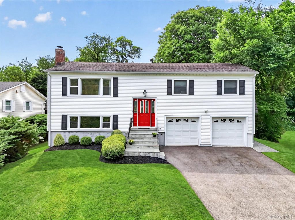 15 Round Tree Lane, Montrose, NY 10548