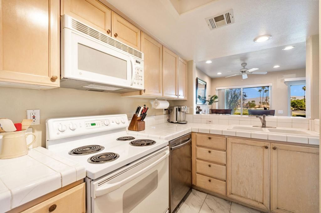 Image 5 of property listing at 78487 Magenta Drive, La Quinta, CA 92253