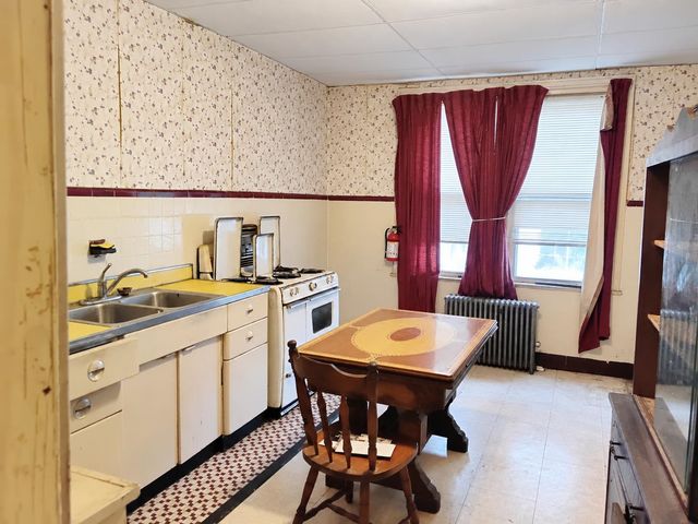 41 WEST 11TH ST, Bayonne, NJ 07002