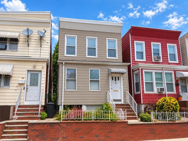 41 WEST 11TH ST, Bayonne, NJ 07002