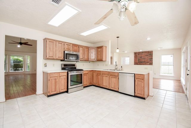 1201 Wildwood Drive, Deer Park, TX 77536