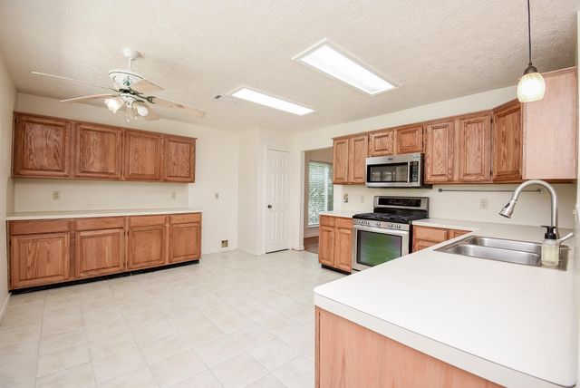 1201 Wildwood Drive, Deer Park, TX 77536