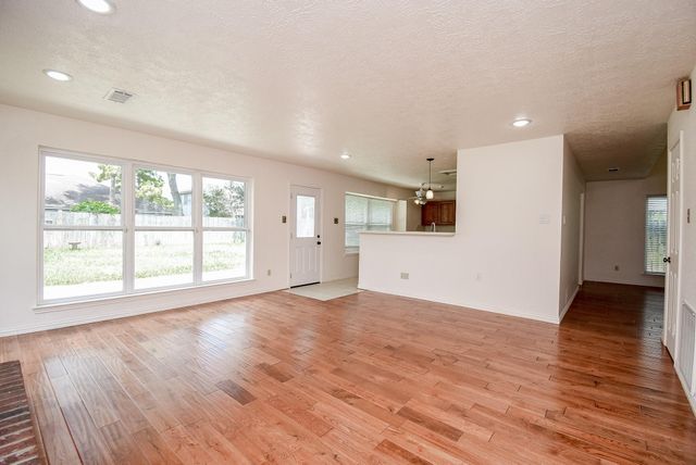 1201 Wildwood Drive, Deer Park, TX 77536