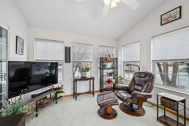 6612 Waterview Dr, Cedar Rapids, IA 52404