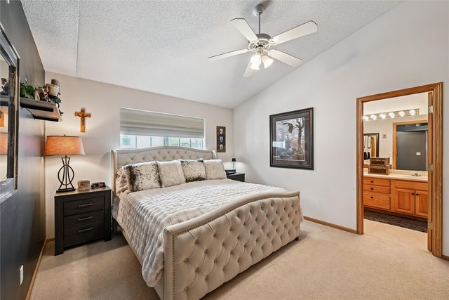 6612 Waterview Dr, Cedar Rapids, IA 52404