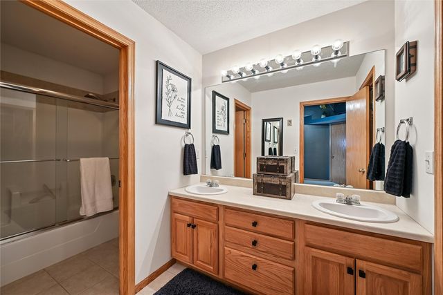 6612 Waterview Dr, Cedar Rapids, IA 52404