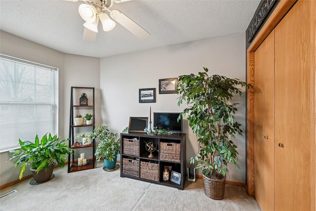 6612 Waterview Dr, Cedar Rapids, IA 52404