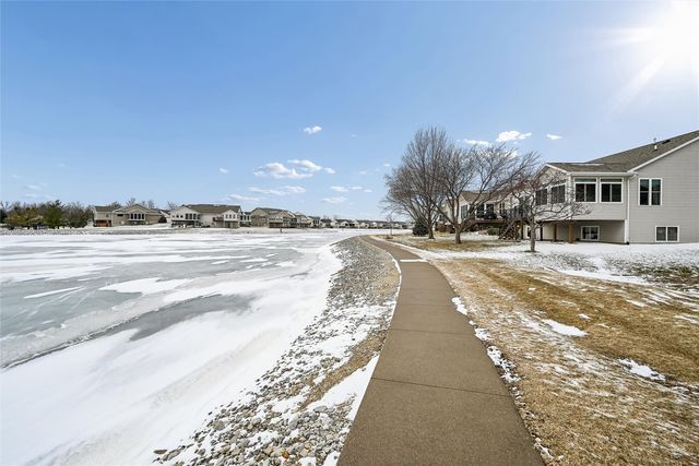 6612 Waterview Dr, Cedar Rapids, IA 52404