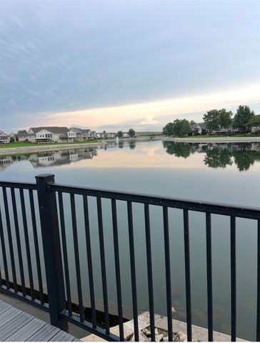 6612 Waterview Dr, Cedar Rapids, IA 52404