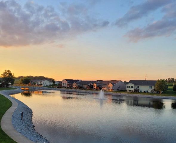 6612 Waterview Dr, Cedar Rapids, IA 52404