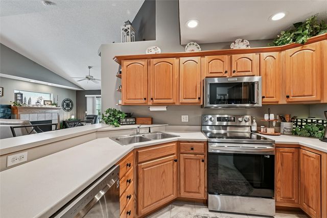 6612 Waterview Dr, Cedar Rapids, IA 52404