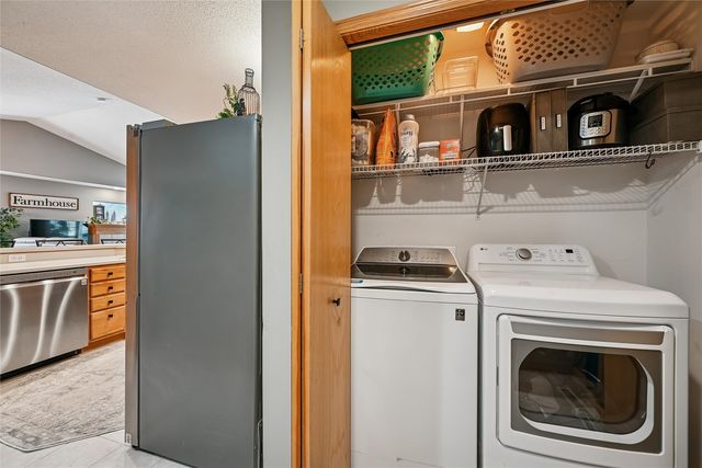 6612 Waterview Dr, Cedar Rapids, IA 52404