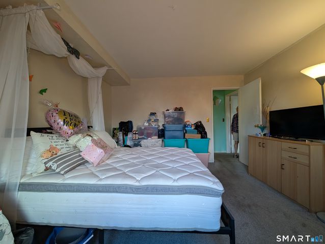 393 Laurel Avenue 302, Bridgeport, CT 06604