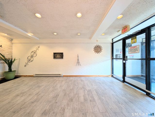 393 Laurel Avenue 302, Bridgeport, CT 06604