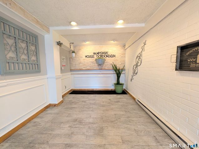 393 Laurel Avenue 302, Bridgeport, CT 06604