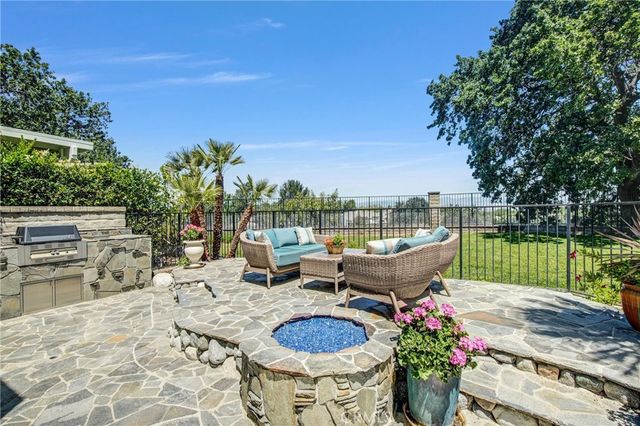 24604 Brighton, Valencia, CA 91355