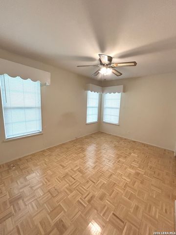 134 ROSEWOOD DR, Universal City, TX 78148