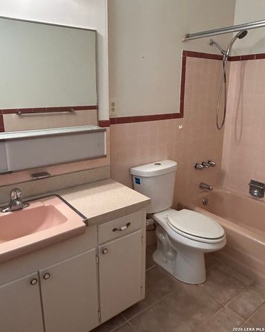 134 ROSEWOOD DR, Universal City, TX 78148
