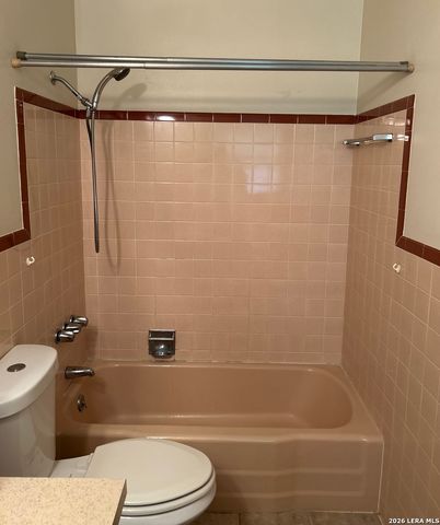 134 ROSEWOOD DR, Universal City, TX 78148