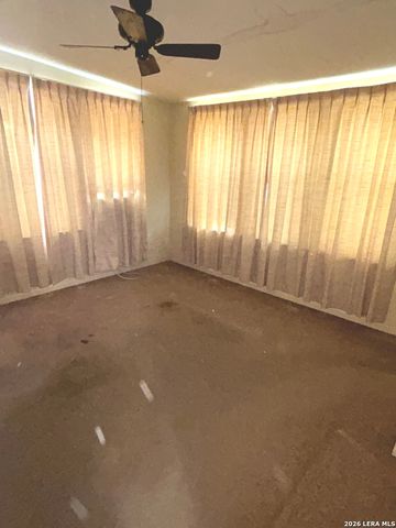 134 ROSEWOOD DR, Universal City, TX 78148