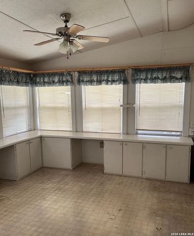 134 ROSEWOOD DR, Universal City, TX 78148