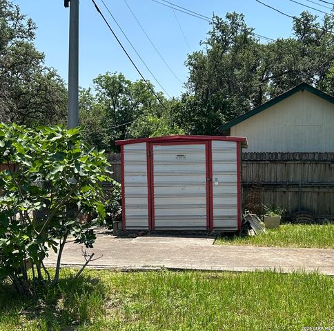 134 ROSEWOOD DR, Universal City, TX 78148
