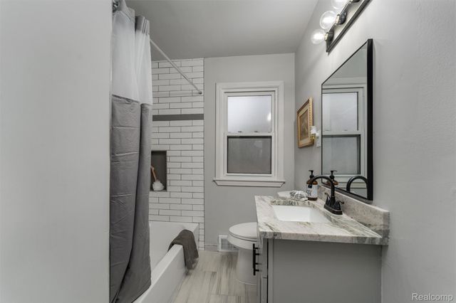 15751 W 14 mile Road, Beverly Hills Village, MI 48025