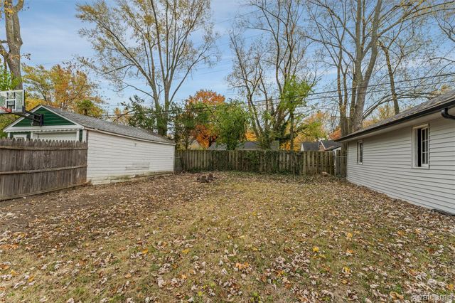 15751 W 14 mile Road, Beverly Hills Village, MI 48025