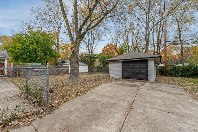 15751 W 14 mile Road, Beverly Hills Village, MI 48025