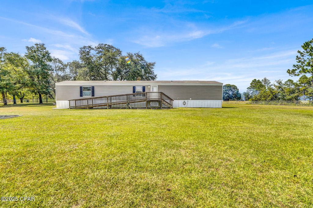2764 Carter Circle, Chipley, FL 32428