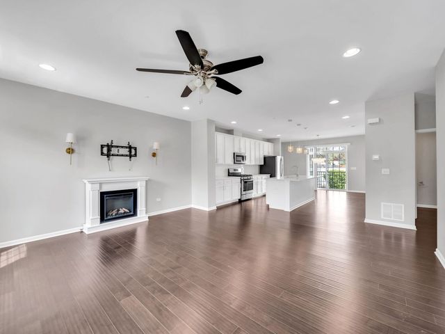 2534 Huntleigh Lane, Woodridge, IL 60517