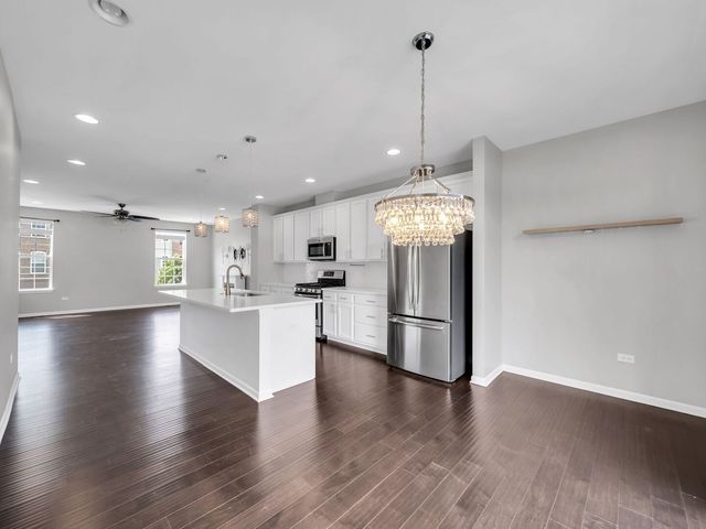 2534 Huntleigh Lane, Woodridge, IL 60517