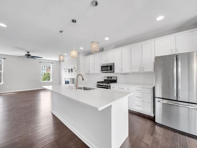 2534 Huntleigh Lane, Woodridge, IL 60517