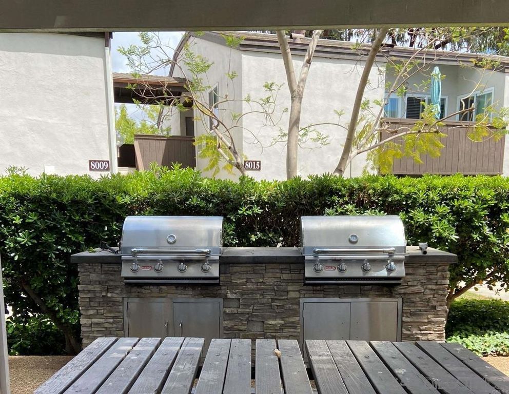 Image 19 of property listing at 1353 Caminito Gabaldon E, San Diego, CA 92108