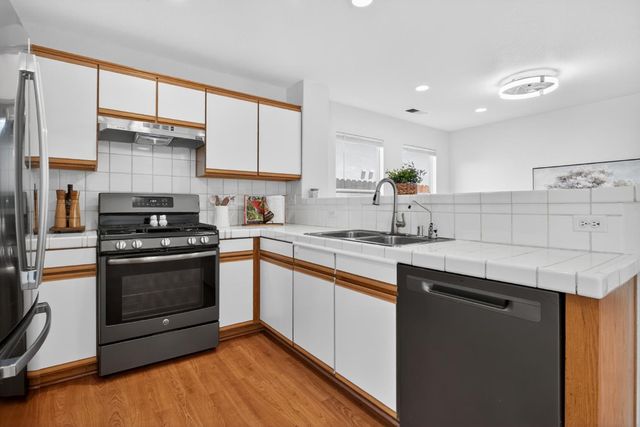 677 Robert L Smith Dr, Tracy, CA 95376