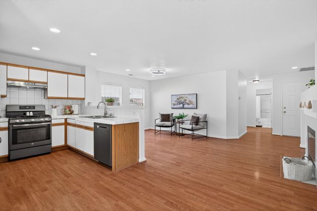 677 Robert L Smith Dr, Tracy, CA 95376