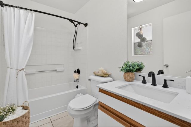 677 Robert L Smith Dr, Tracy, CA 95376