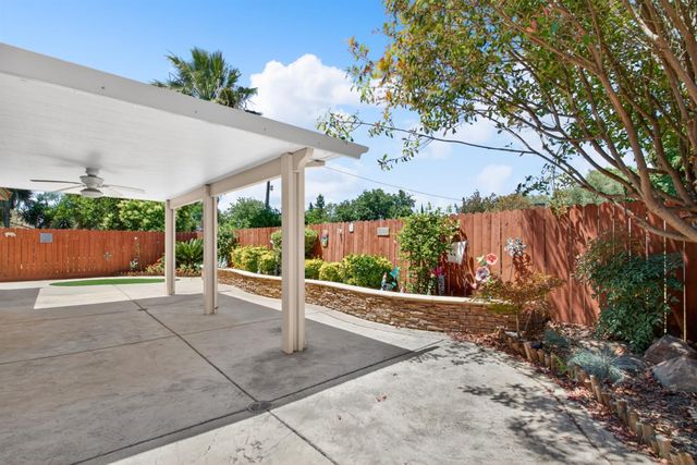 677 Robert L Smith Dr, Tracy, CA 95376