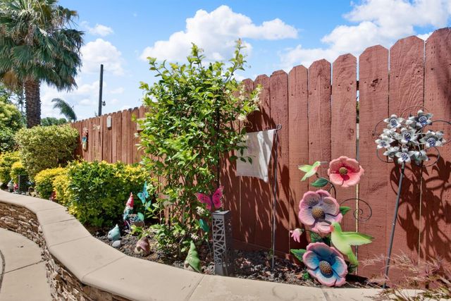 677 Robert L Smith Dr, Tracy, CA 95376