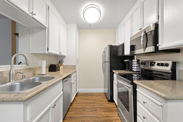 37470 Parish Circle 19C, Fremont, CA 94536