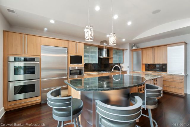 801 W Ann Arbor Trail 306, Plymouth, MI 48170