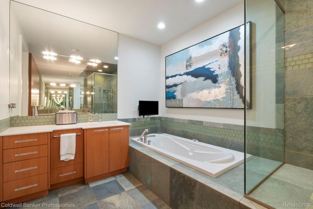 801 W Ann Arbor Trail 306, Plymouth, MI 48170