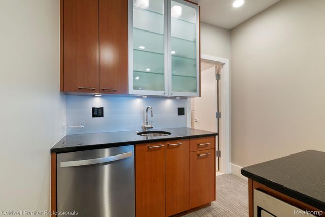 801 W Ann Arbor Trail 306, Plymouth, MI 48170