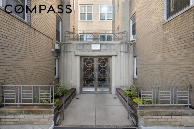 360 Cabrini Blvd Apt 3F, New York City, NY 10040