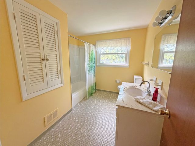 14 Flamingo Drive, Gates, NY 14624