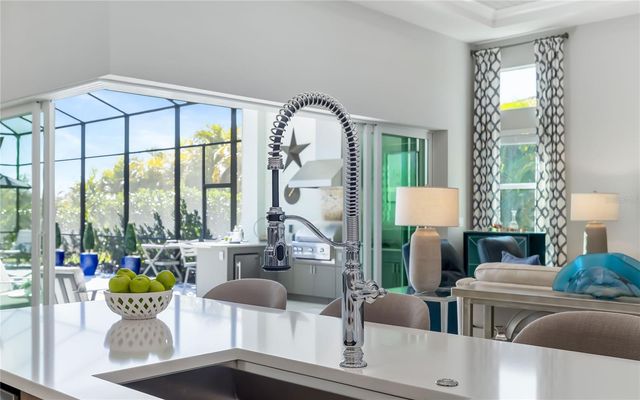 8362 REDONDA LOOP, Bradenton, FL 34202