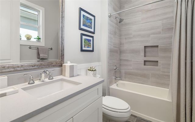 8362 REDONDA LOOP, Bradenton, FL 34202