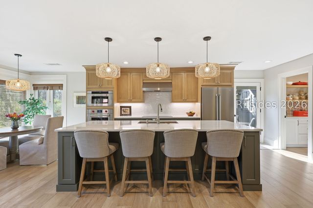 28 Pine Island Rd, Hilton Head Island, SC 29928