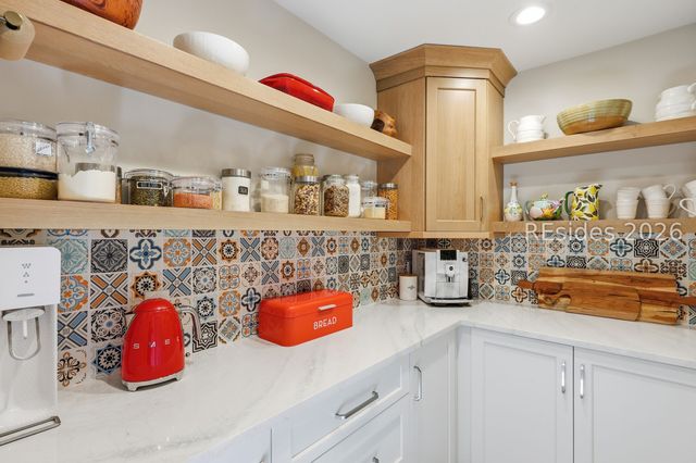 28 Pine Island Rd, Hilton Head Island, SC 29928