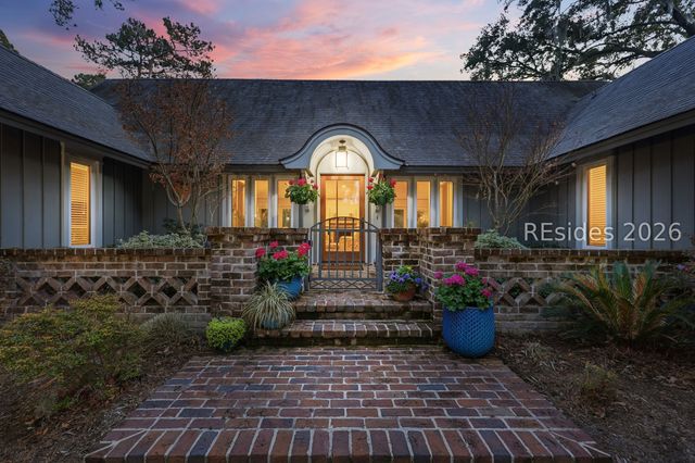 28 Pine Island Rd, Hilton Head Island, SC 29928